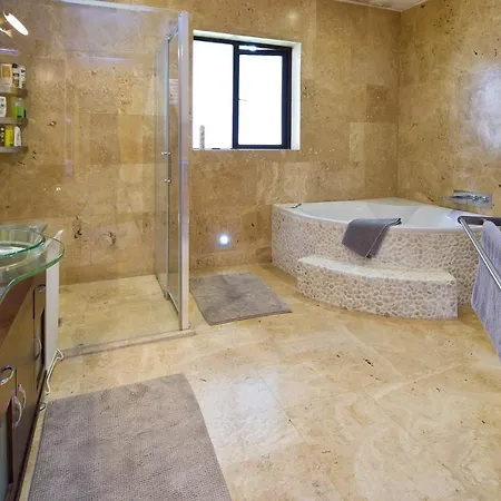 Moorepark West House Homestay