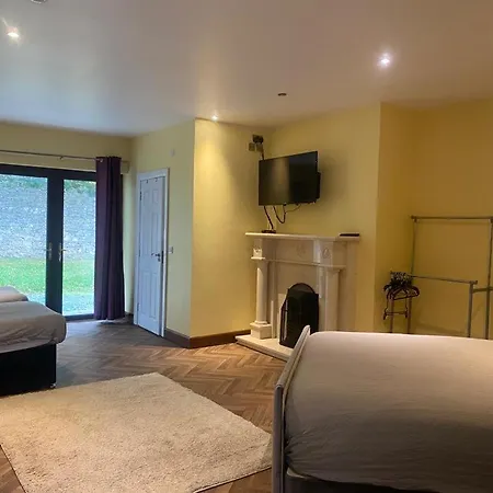 Homestay Moorepark West House Fermoy
