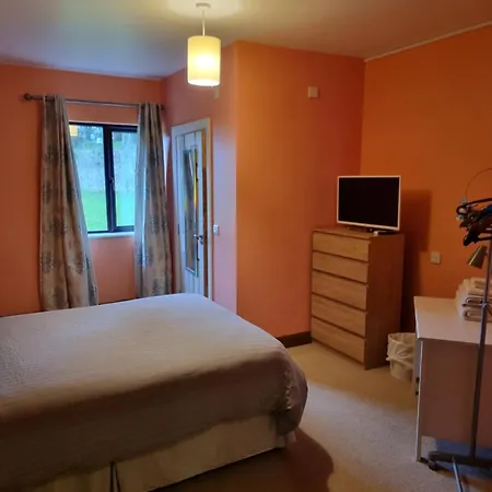 Homestay Moorepark West House
