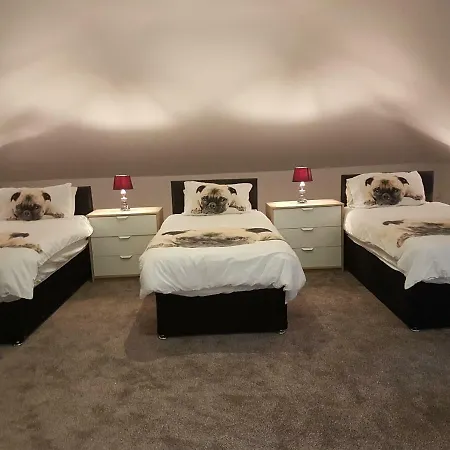 Homestay Moorepark West House