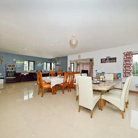 Kwatera prywatna Moorepark West House