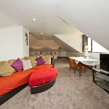 Moorepark West House ファーモイ