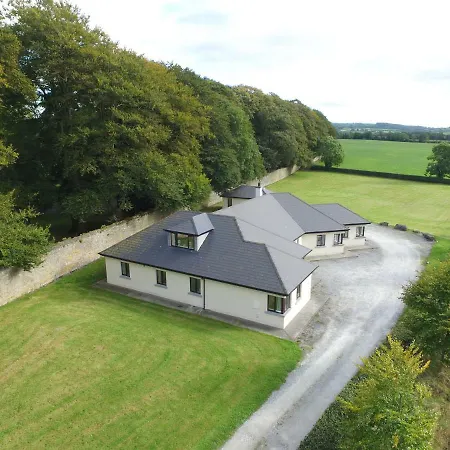 Moorepark West House Privatunterkunft *