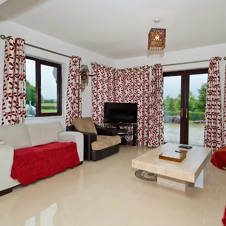 Moorepark West House * ファーモイ