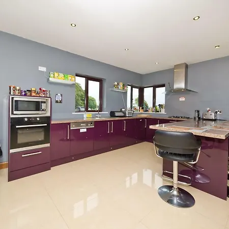 Moorepark West House * ファーモイ