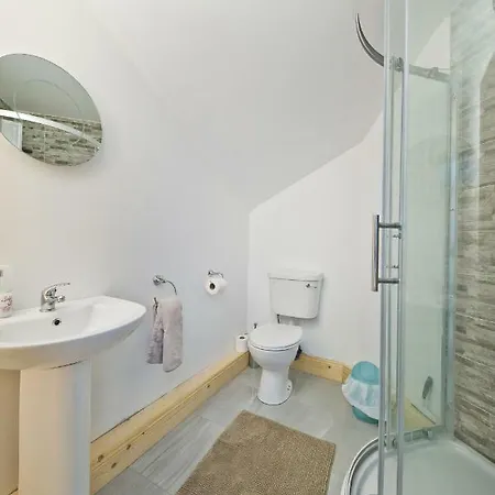 Moorepark West House منزل للإقامة فيرموي