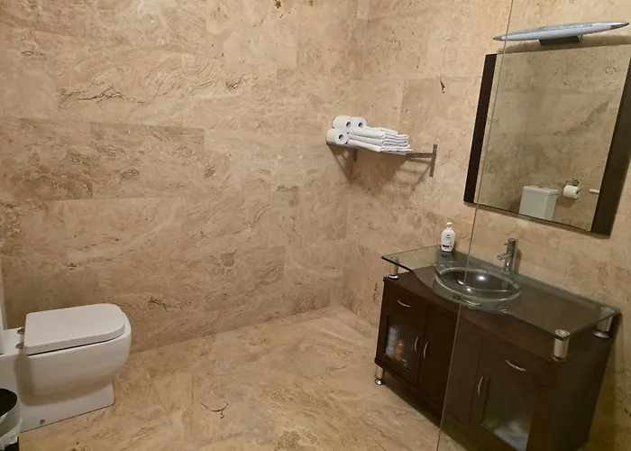 Moorepark West House Homestay *