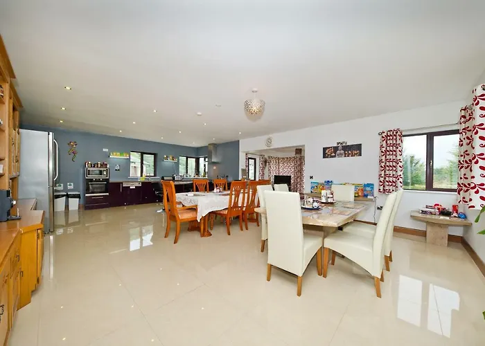 Homestay Moorepark West House