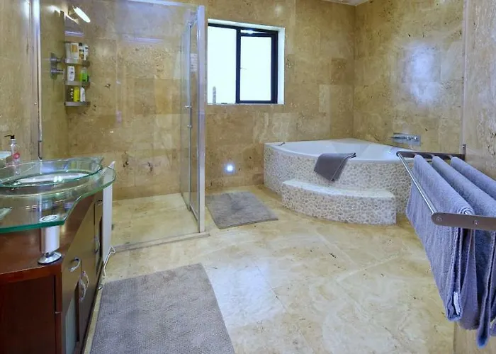 Homestay Moorepark West House