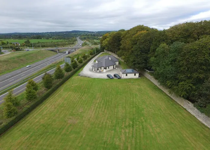 Homestay Moorepark West House