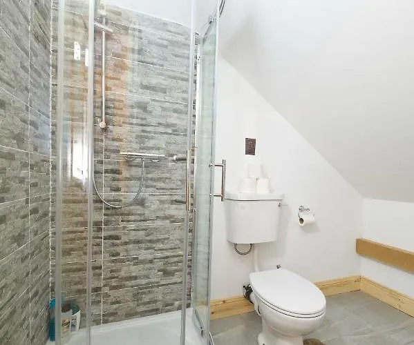 Moorepark West House Homestay *